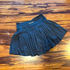 Black goldhinge mini pleated skirt. New without tags. Sz small